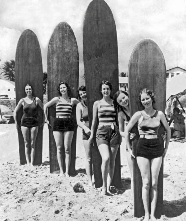 1920-е. Серфингистки на пляже Калифорнии