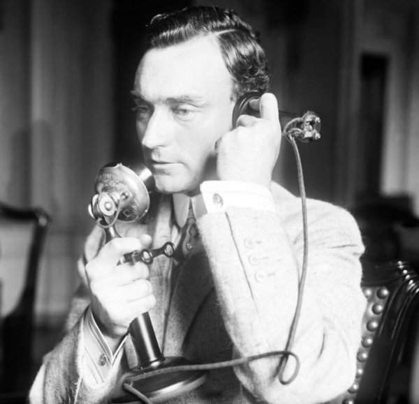 1914 год. Мэр Нью-Йорка разговаривает по телефону