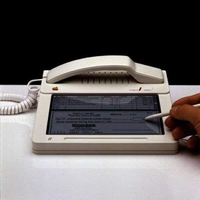 Прототип телeфона Apple с сeнсорным экрaном, 1983 год.