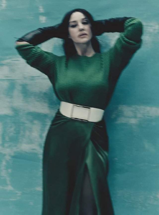 Моника Беллуччии в зеленом платье