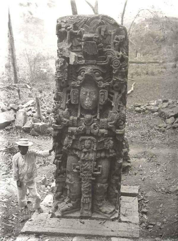 Древняя статуя Майя, которую обнаружили в джунглях Гондураса
