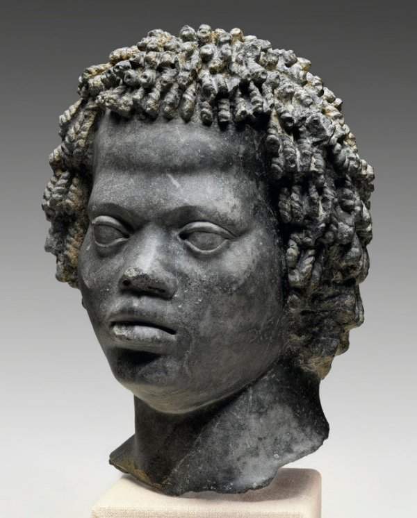 Бюст мужчины с жёсткими вьющимися волосами. Египет, 2 век до н.э.