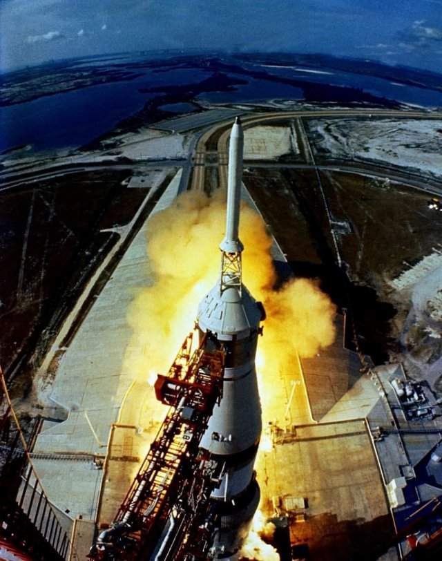 Аполлон-11 уходит в историю 16 июля 1969 года.