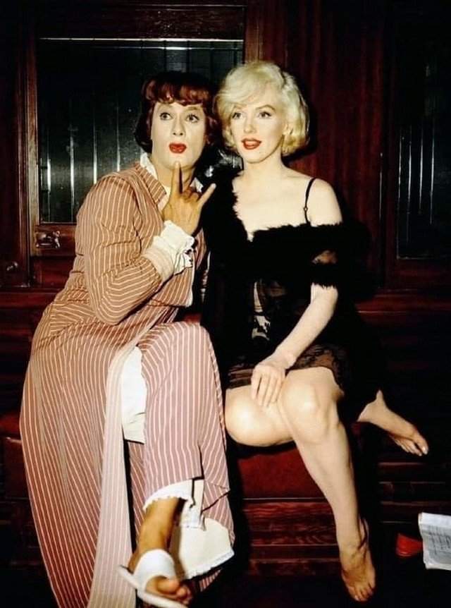 Мэрилин Монро и Тони Кертис на съёмках &quot;В джазе только девушки&quot;, 1959 год.
