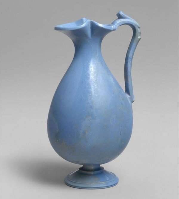 Кувшин из голубого стекла. Древний Рим, I в. до н. э. — I в. н. э. Способ его изготовления до сих пор не до конца изучен