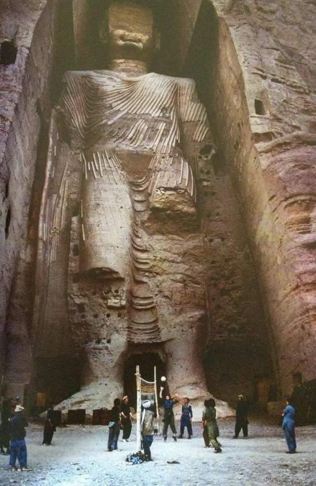 Статуя Будды в Афганистане до ее разрушения в 1992 году