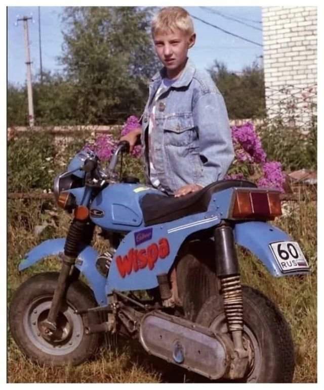 Модный парень с мотоциклом Wispa, 90-е