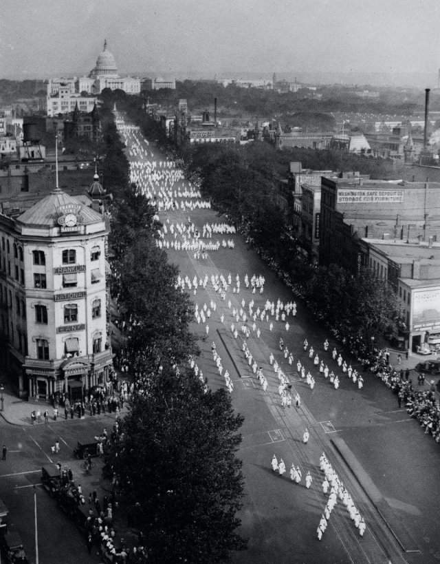 Парад ненависти: шествие 50 000 куклуксклановцев в Вашингтоне 13 сентября 1926 года