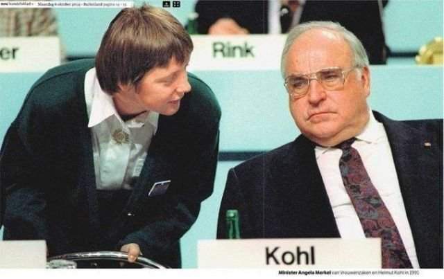Канцлер ФРГ Гельмут Коль и Уполномоченная по делам женщин в Германии Ангела Меркель. 1991 год.