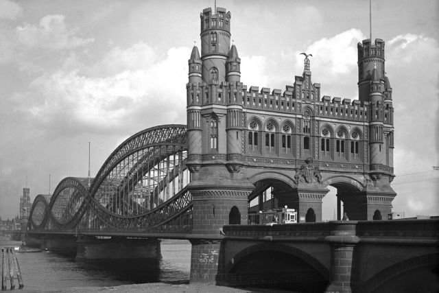 Мост через Северную Эльбу в Гамбурге, Германия