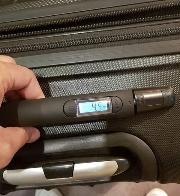 Этот чемодан сам измеряет свой вес