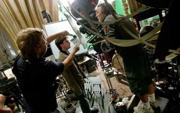Дэниел Рэдклифф на съемках фильма «Гарри Поттер и Дары Смерти. Часть 2»