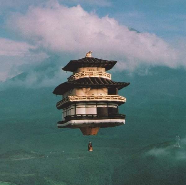 Воздушный шар в виде храма