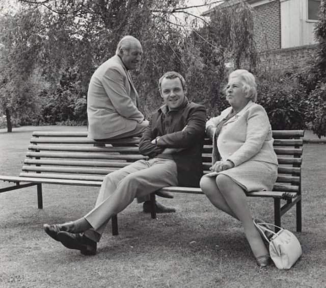 Энтони Xoпкинс с родитeлями, 1960-e