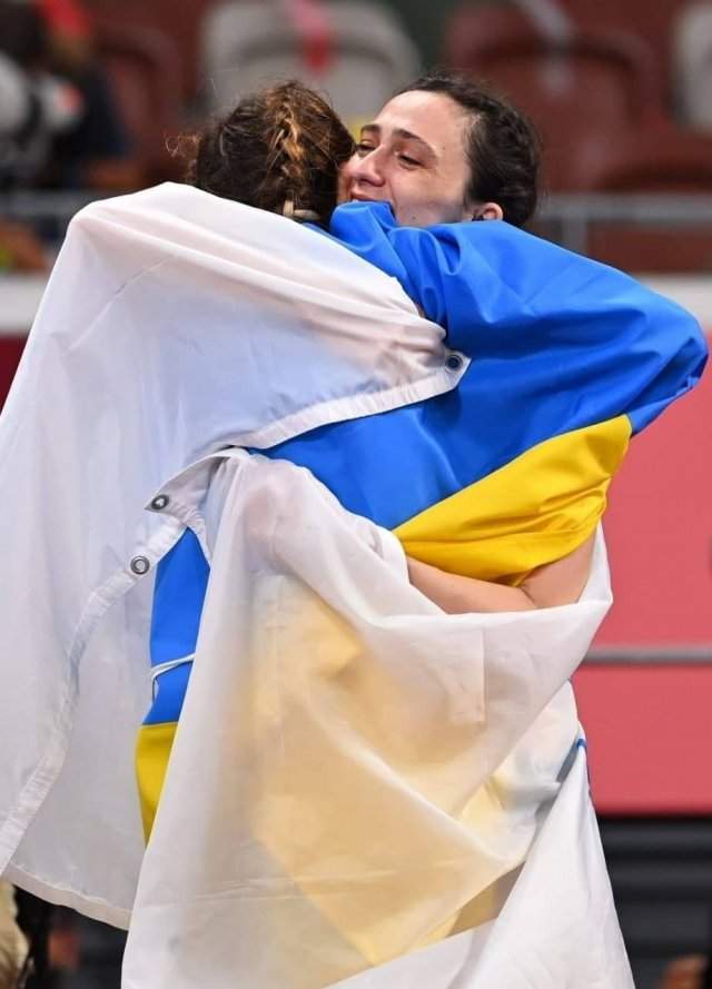 Россиянка Мария Ласицкене и украинка Ярослава Магучих - на Олимпиаде в цветах флага