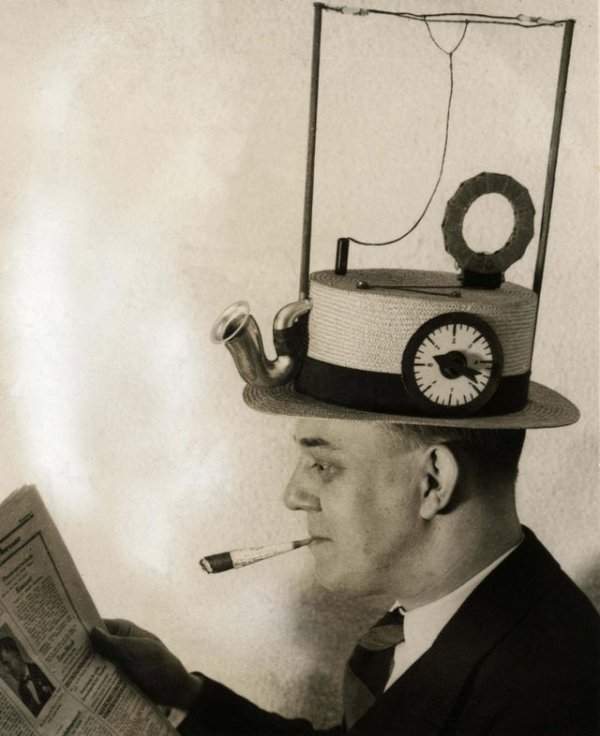 Шляпа со встроенным радиоприёмником, 1931 год