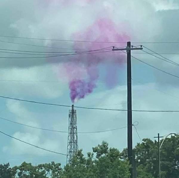 Что это за фиолетовый дым?