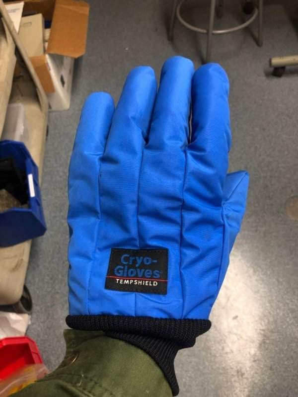 Специальные перчатки для тех, кто работает с очень холодными предметами и веществами