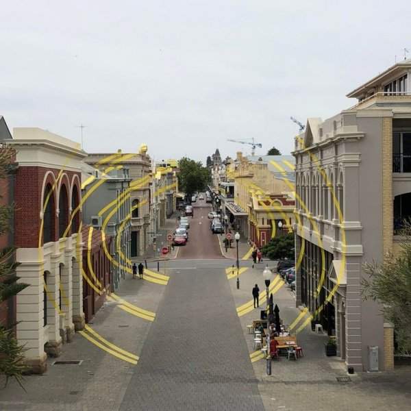 На одной из улиц в Фримантле есть оптическая иллюзия, нарисованная на нескольких зданиях