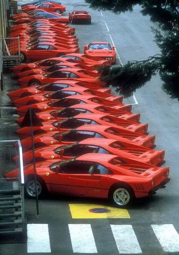 Встреча любителей красных Ferrari
