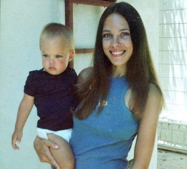 Анджелина Джоли с матерью