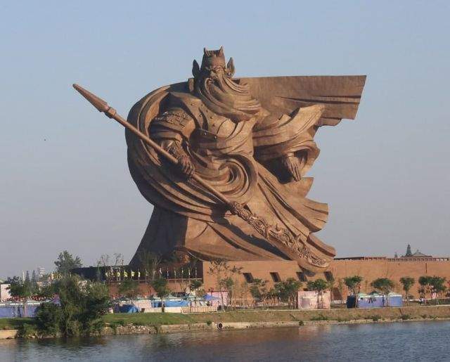 Статуя Гуань Юя