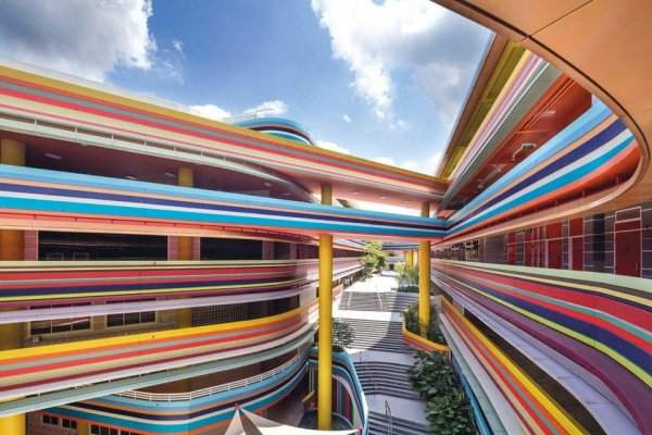 Здание начальной школы и детского сада в Сингапуре