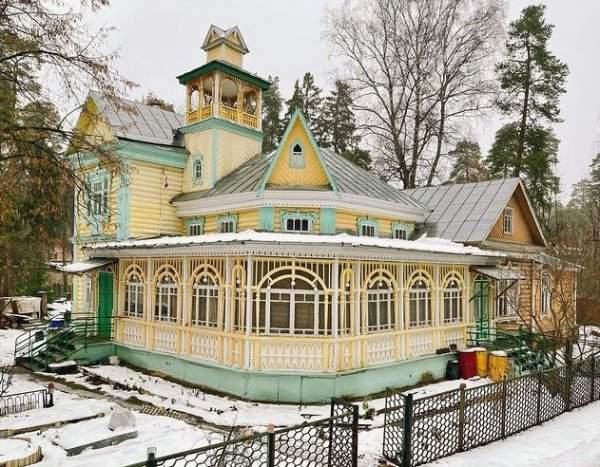 Сказочный дом из посёлка Ильинского