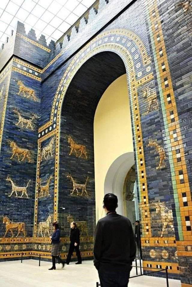 Ворота Иштар — восьмые ворота стен Вавилона, построены по приказу царя Навуходоносора II в 575 году