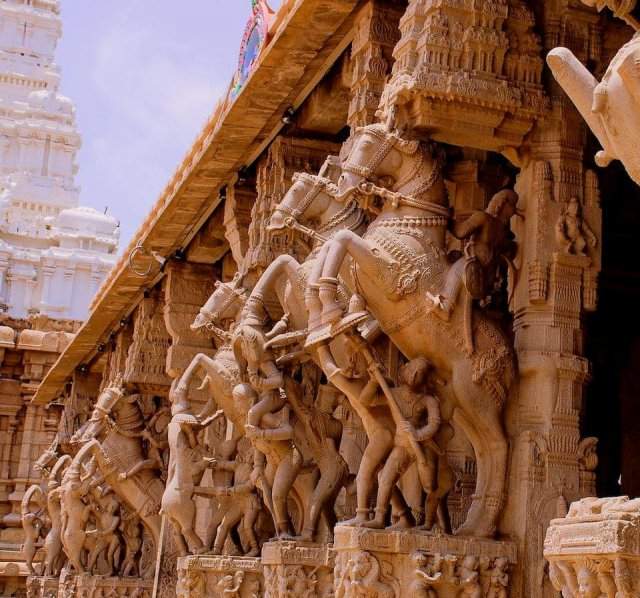 Павильон Ананта-Шеши в храме Ранганатхи в Шрирангаме, Индия