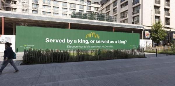 McDonald’s разместил рекламу с насмешкой прямо возле Burger King