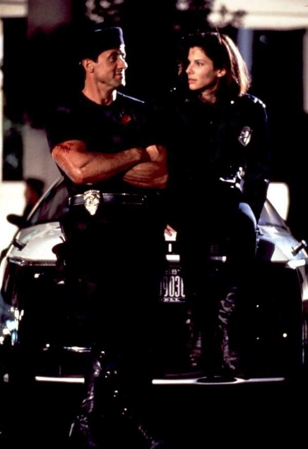 Сильвестр Сталлоне и Сандра Буллок на съемках фильма «Разрушитель» в 1993 году