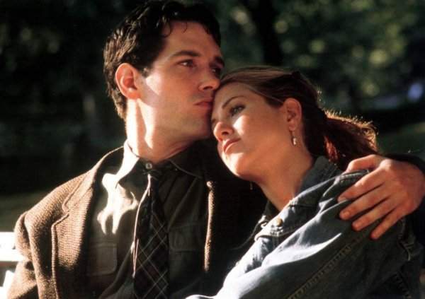 Пол Радд и Дженнифер Энистон на съемках фильма «Объект моего восхищения» в 1998 году