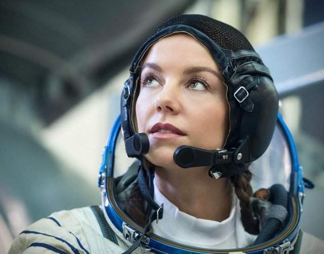 Дмитрий Рогозин предложил актрисе Алёне Мордовиной стать космонавтом