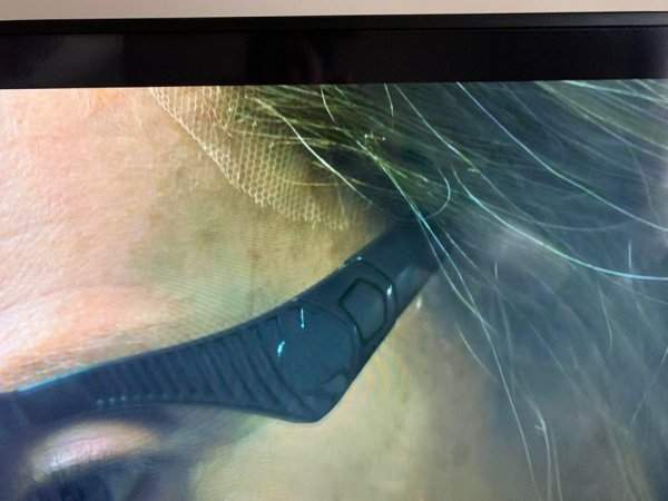 В одном из кадров фильма «Реинкарнация» можно увидеть парик актрисы Тони Коллетт
