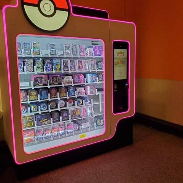 Фанаты покемонов могут приобрести коллекционные карточки и прочую тематическую атрибутику в специализированных вендинговых автоматах