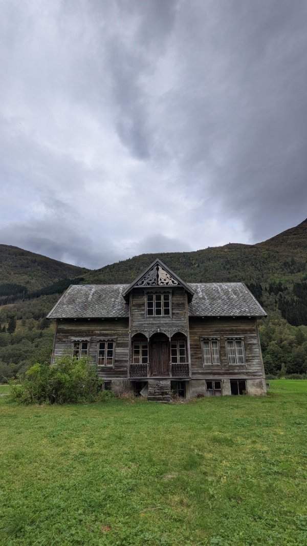 Заброшенный фермерский дом 18-19 веков в Стурдале, Норвегия
