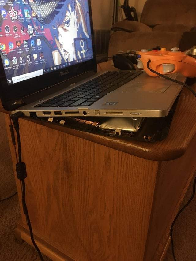 Как выглядит ноутбук моего друга