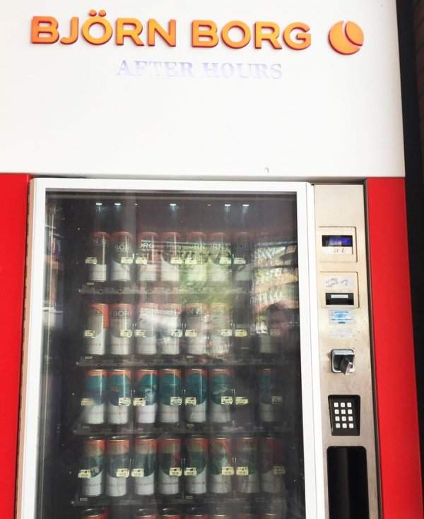 В стране можно встретить торговые автоматы по продаже нижнего белья