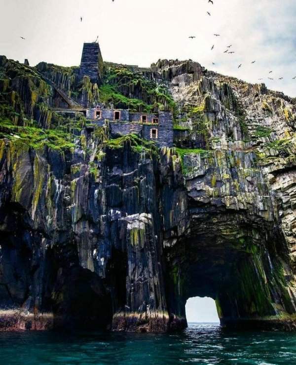 Остров Дурси в Ирландии выглядит как идеальное место для съёмок «Пиратов Карибского моря»