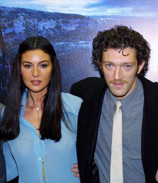 А здесь итальянская красотка запечатлена в компании бывшего мужа Венсана Касселя на премьере фильма «Братство волка», 2001 год