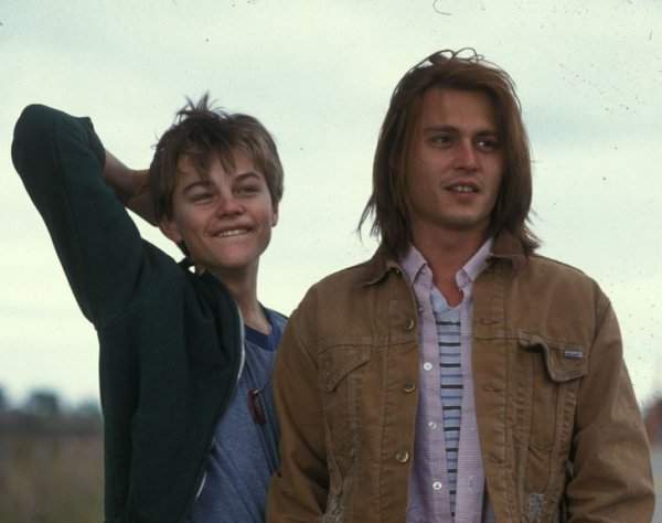 Совсем юные Ди Каприо и Джонни Депп на съемках фильма «Что гложет Гилберта Грейпа?» в том же 1993-м