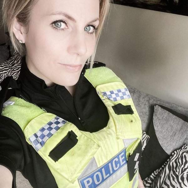 Лиэнн Карр - полицейская из Англии, которая оставила службу и нашла себя в продаже откровенных фото