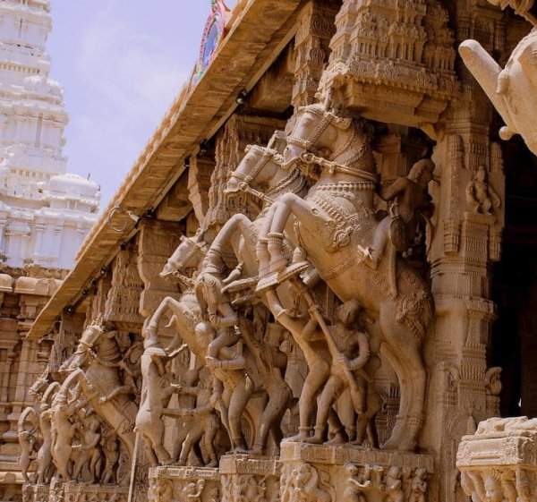 Мандапа Ананта-Шеши 16 века в храме Ранганатхи в Шрирангаме, Индия