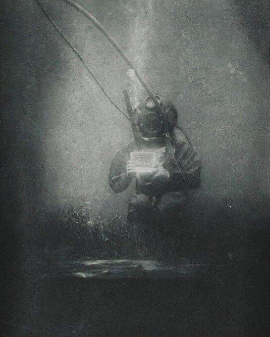 Одна из первых подводных фотографий, 1899 год