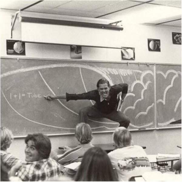 В 70-е годы учителя в Калифорнии объясняли физику на примере серфинга.