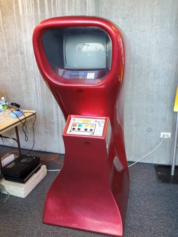 Мне довелось сыграть в первую в истории аркадную игру Computer Space на выставке Long Island Retro Gaming Expo, 1970-е