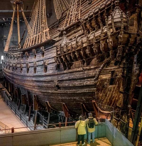 Шведский военный корабль 17 века «Ваза», стоящий в стокгольмском музее