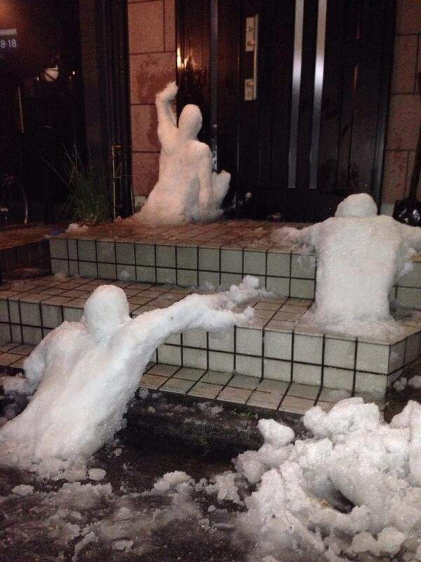 Эффектные снежные скульптуры