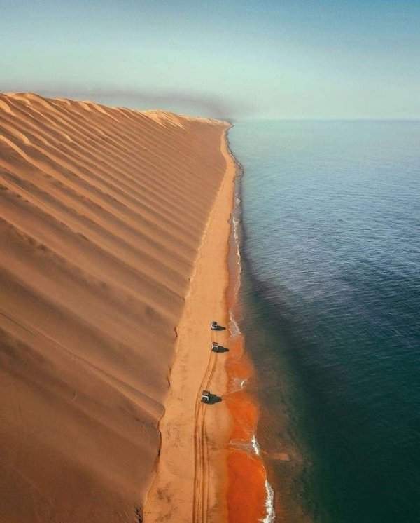 Место, где пустыня Намибия встречается с океаном